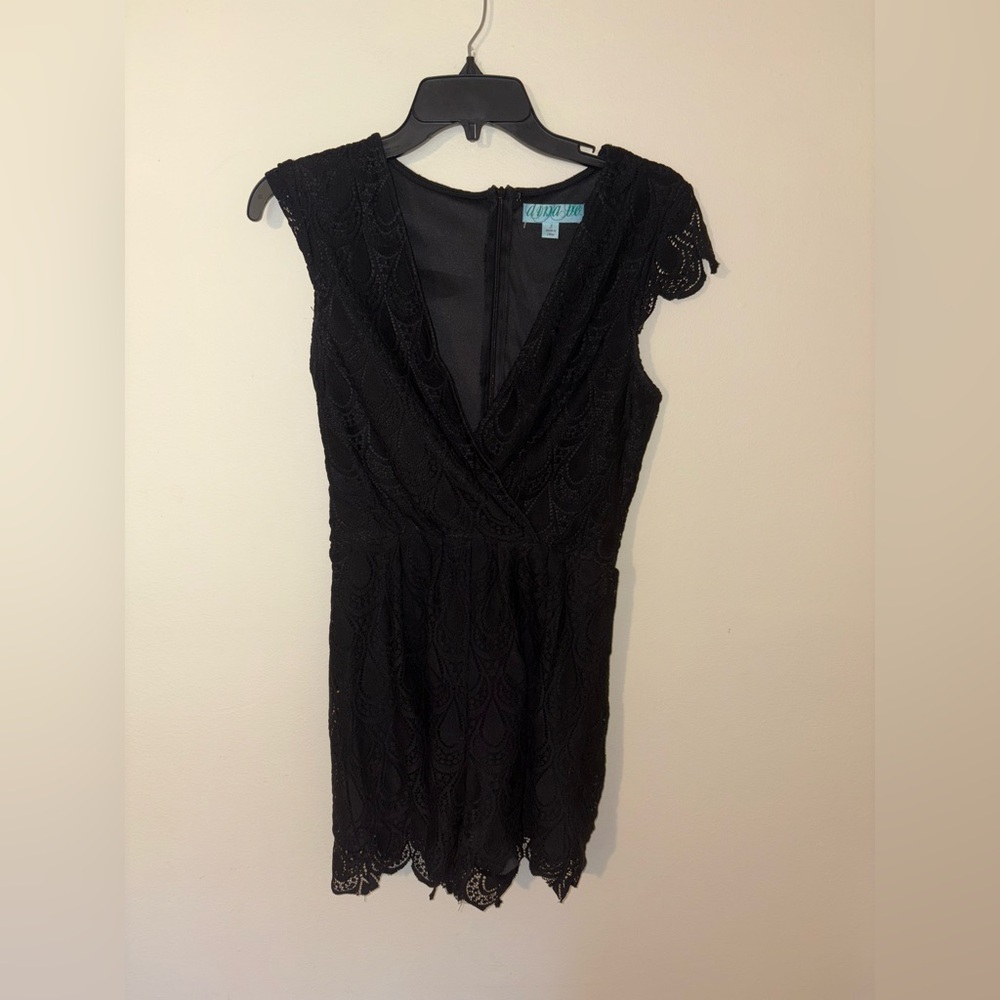 Aine Be Black Lace Romper Size Women’s Small